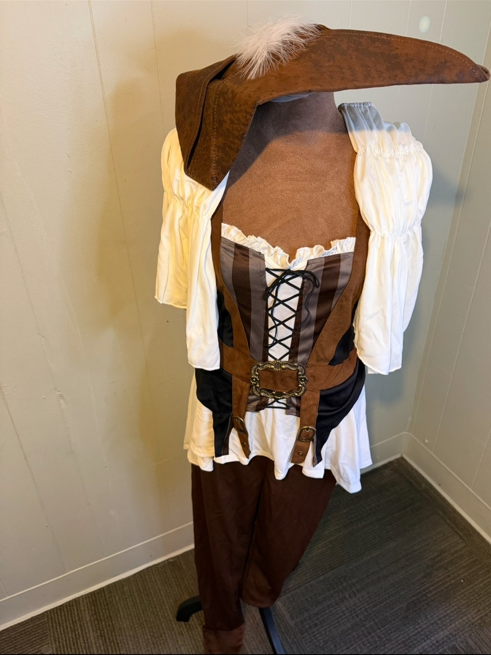Shipwrecked pirate costume women’s petite 2-4 Halloween